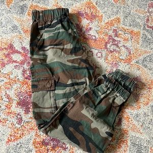 Forever 21 camo jogger